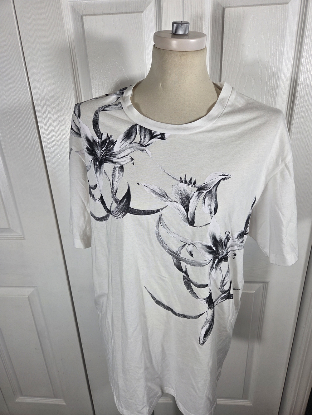 Zara Floral Graphic T Shirt Womens Large White Black Short Sleeve Tee